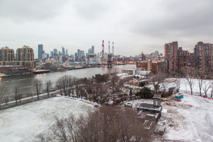 Snowy day in Roosevelt Island